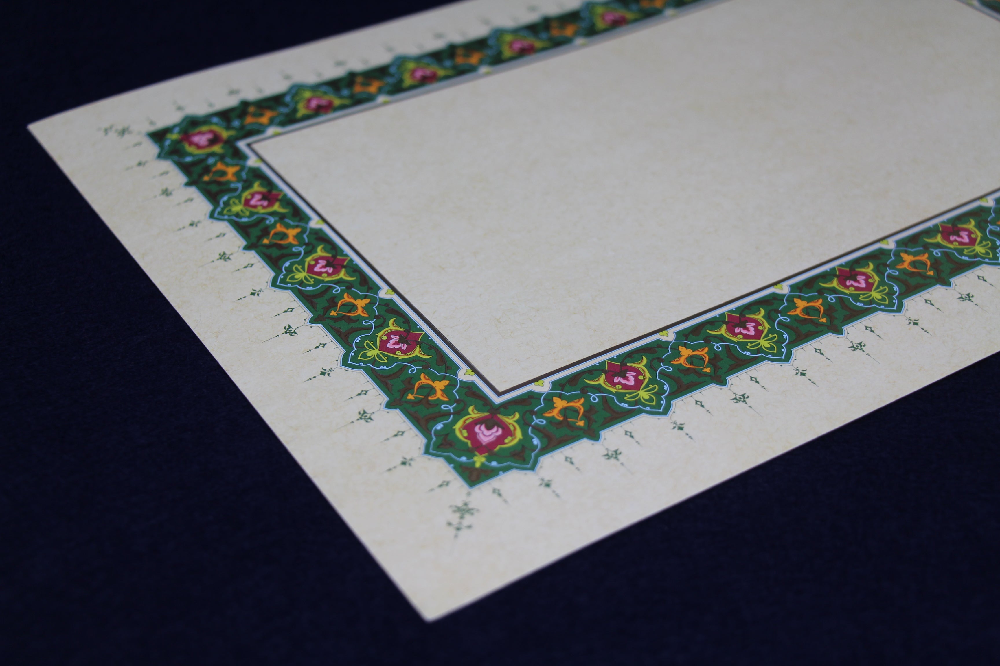Loose sheets of paper for Arabic calligraphy with illuminated borders - pattern 3