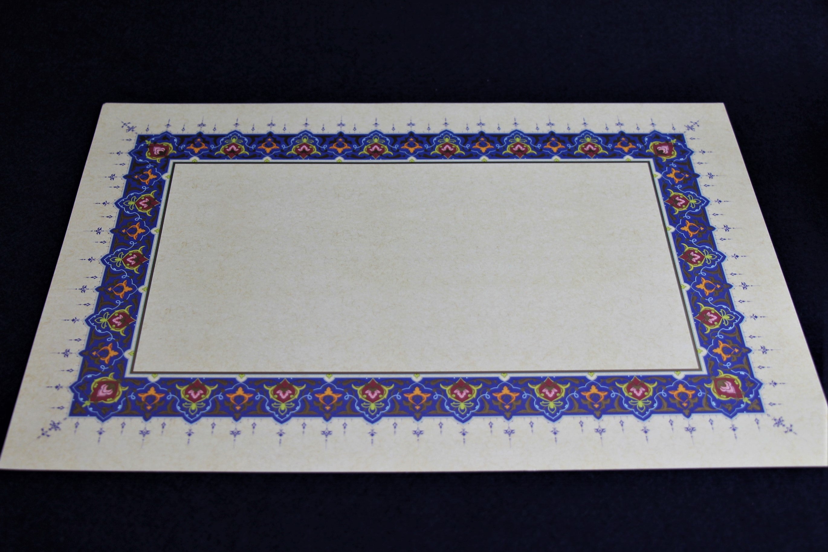 Loose sheets of paper with illuminated borders - 5