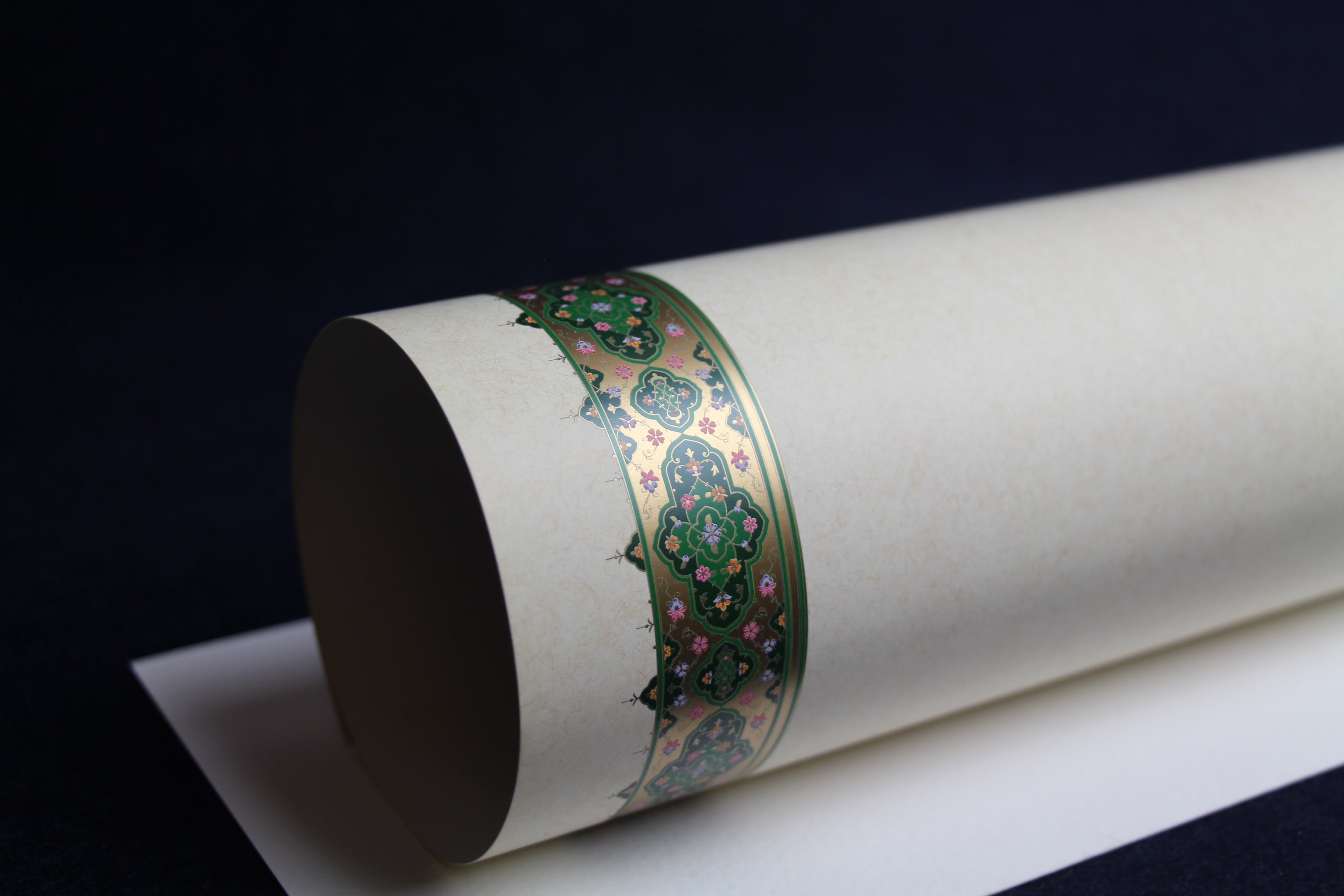 Loose sheets of paper with illuminated borders - pattern no. 12, gold and green for Arabic calligraphy