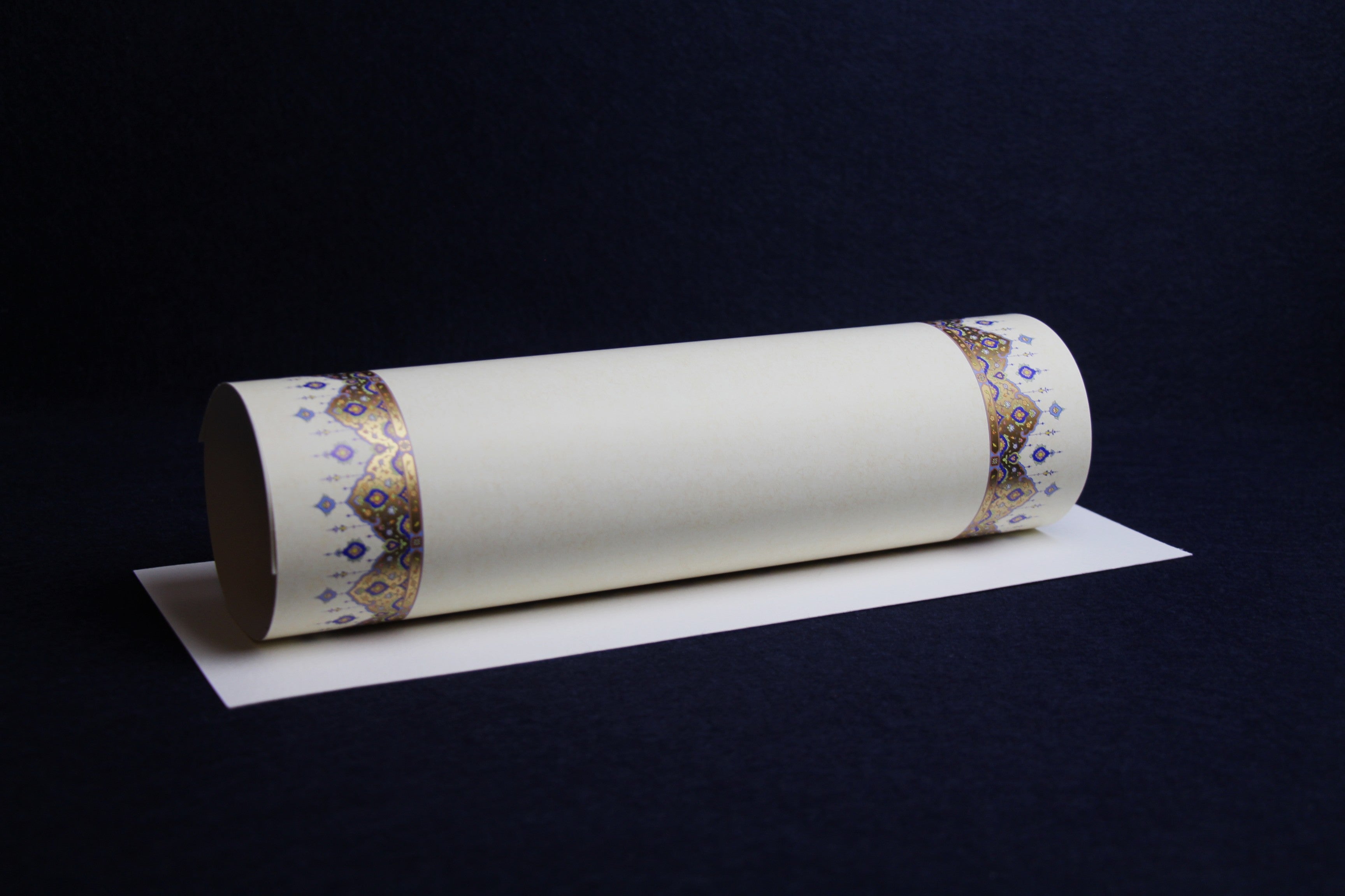 Loose sheets of paper for Arabic calligraphy with illuminated borders - pattern 8