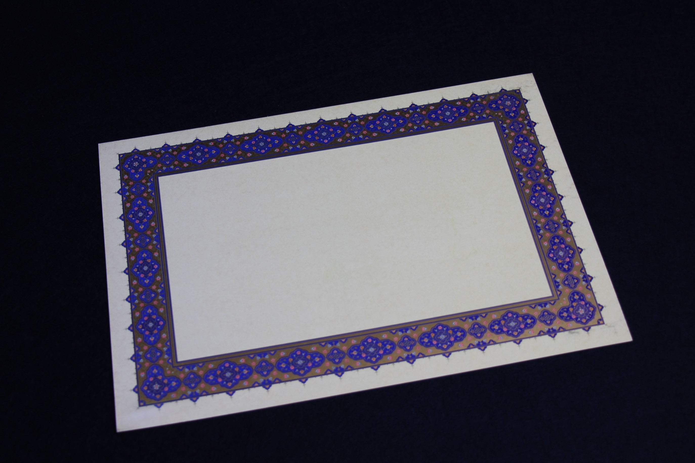 Loose sheets of paper with illuminated borders - pattern no. 10