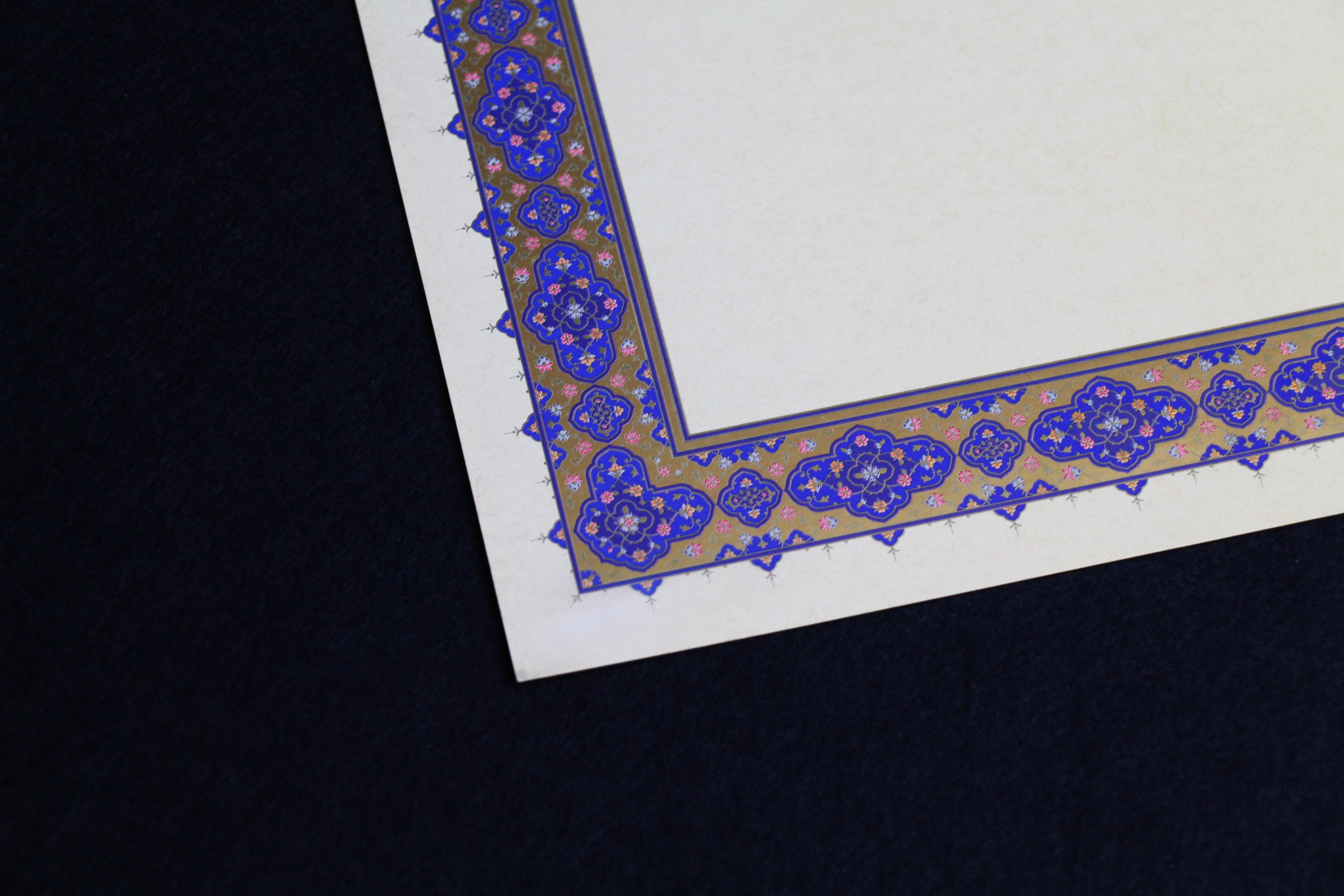 Loose sheets of paper with illuminated borders - pattern no. 10