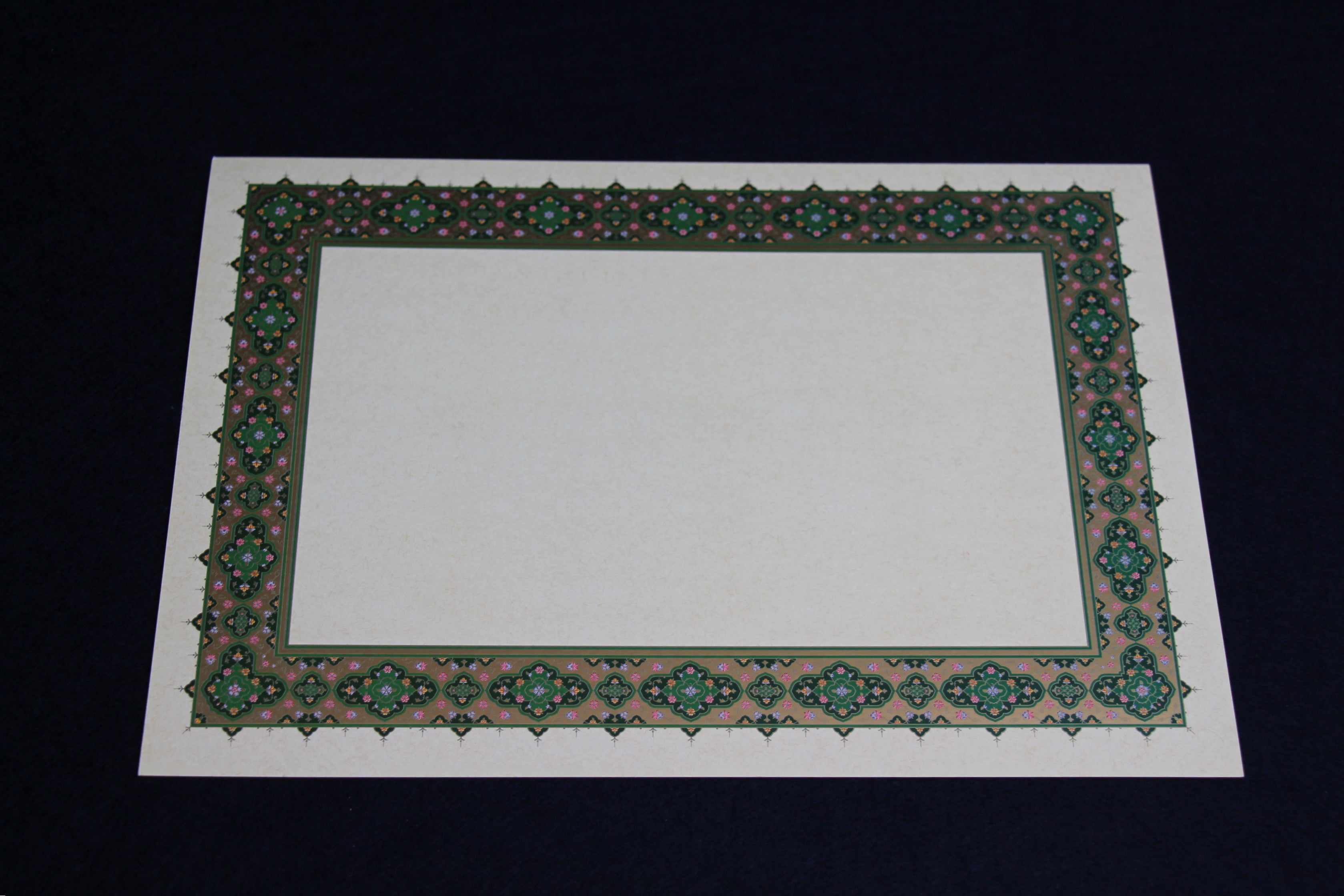 Loose sheets of paper with illuminated borders - pattern no. 12, gold and green for Arabic calligraphy