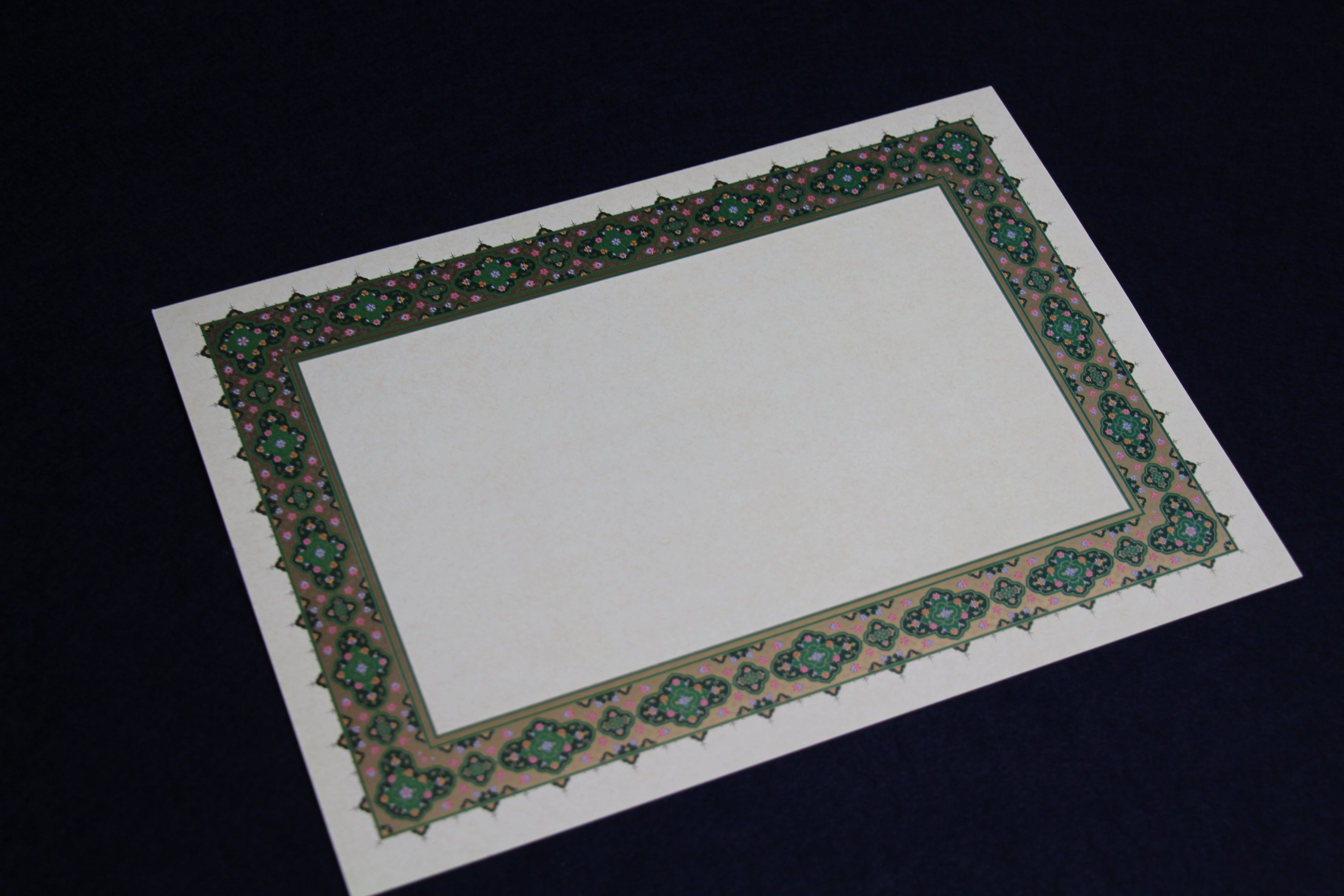 Loose sheets of paper with illuminated borders - pattern no. 12, gold and green for Arabic calligraphy