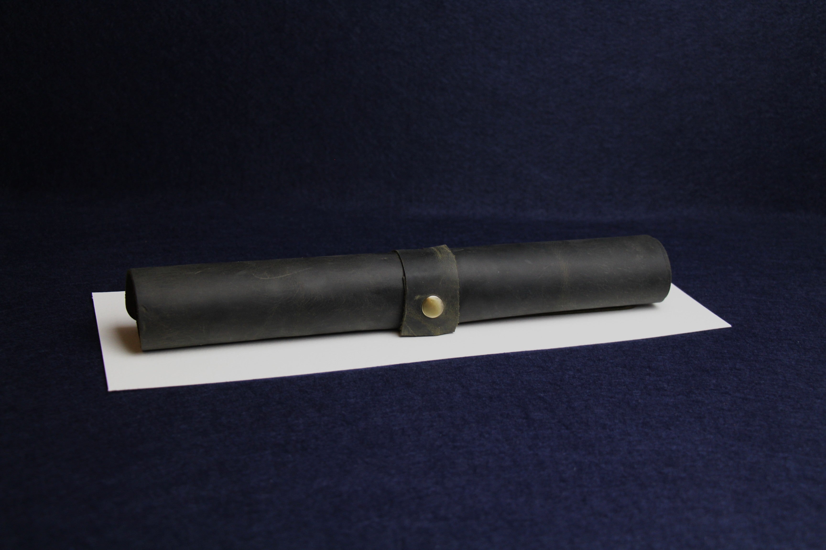 Rollable crazy horse leather writing mat: 40 x 30 cm - black