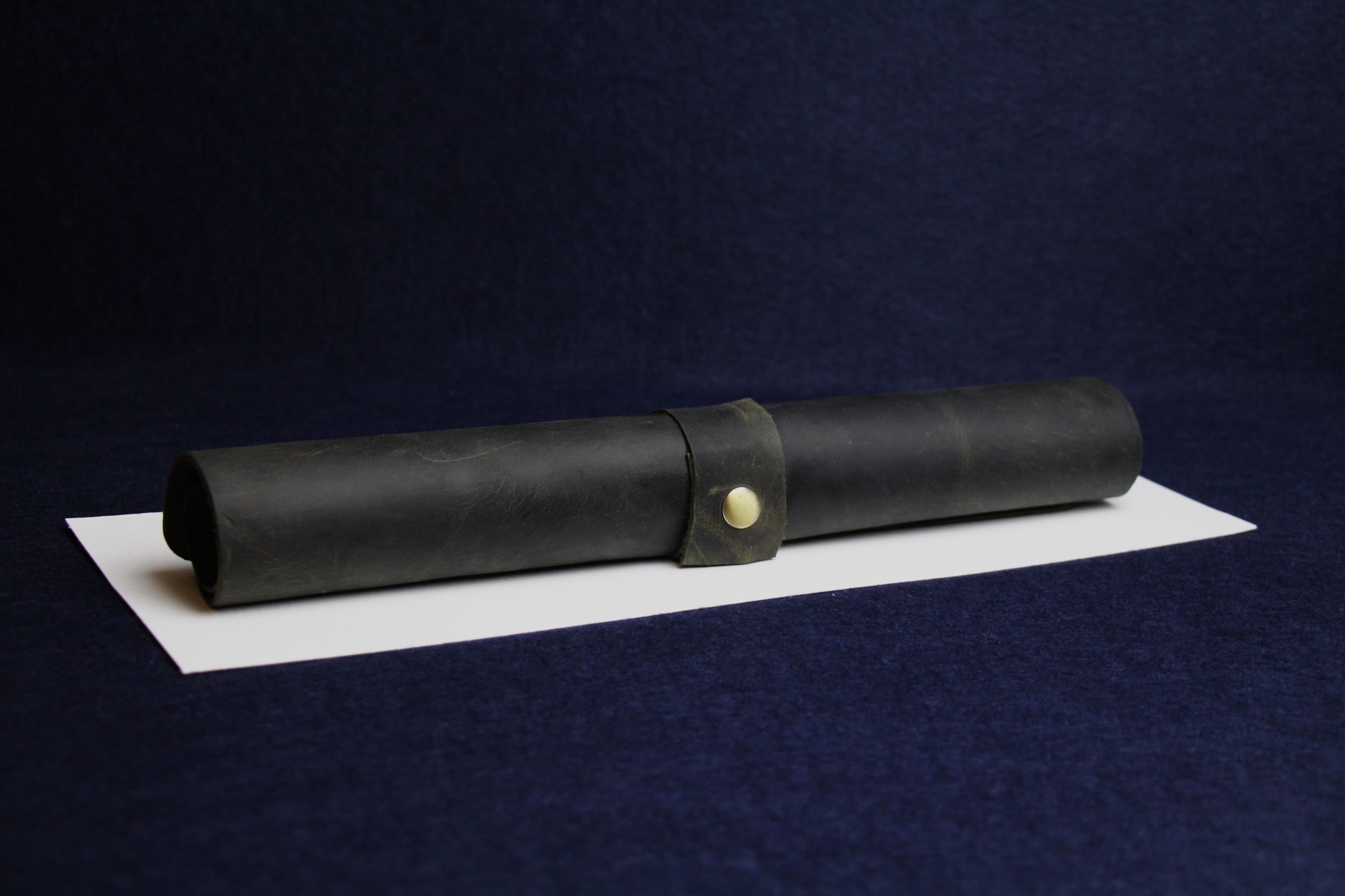 Rollable crazy horse leather writing mat: 40 x 30 cm - black