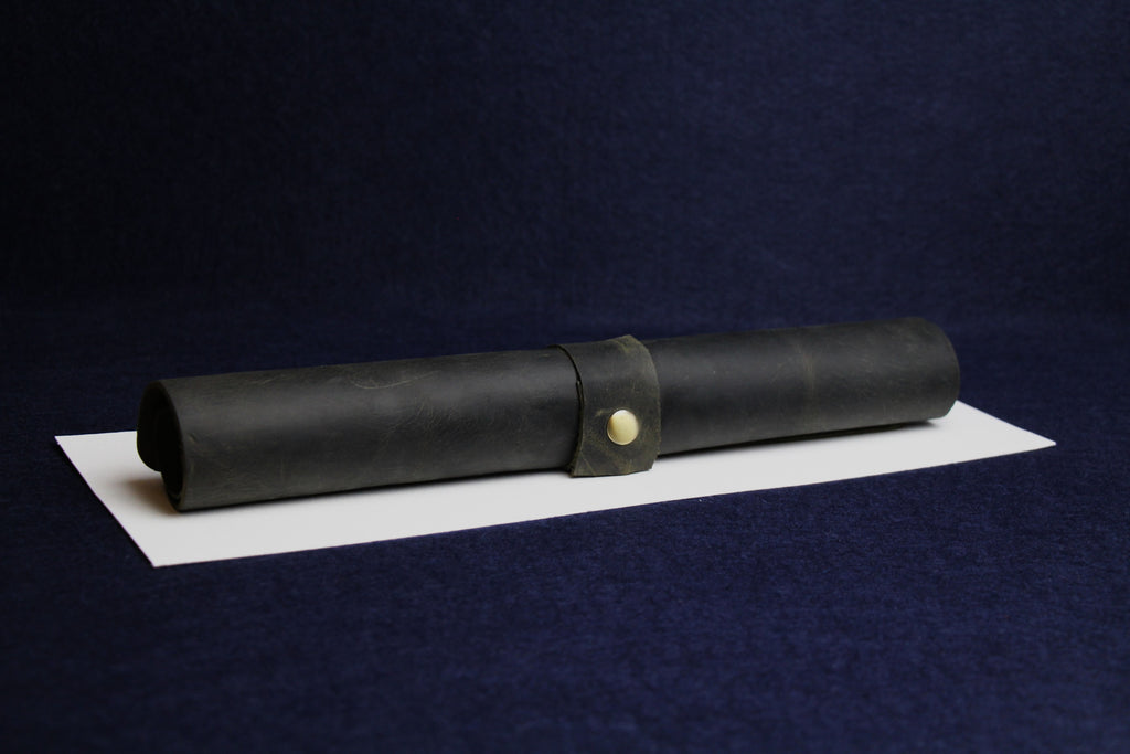 Rollable crazy horse leather writing mat: 40 x 30 cm - black