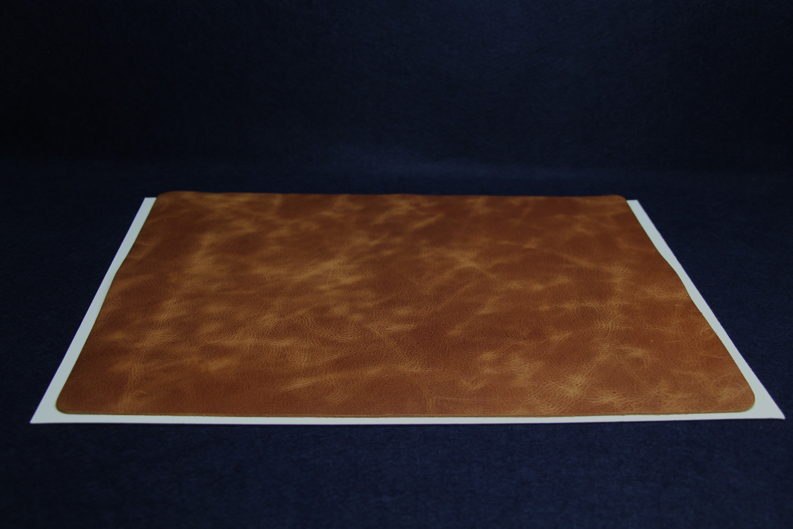 Rollable crazy horse leather writing mat: 40 x 30 cm - tan