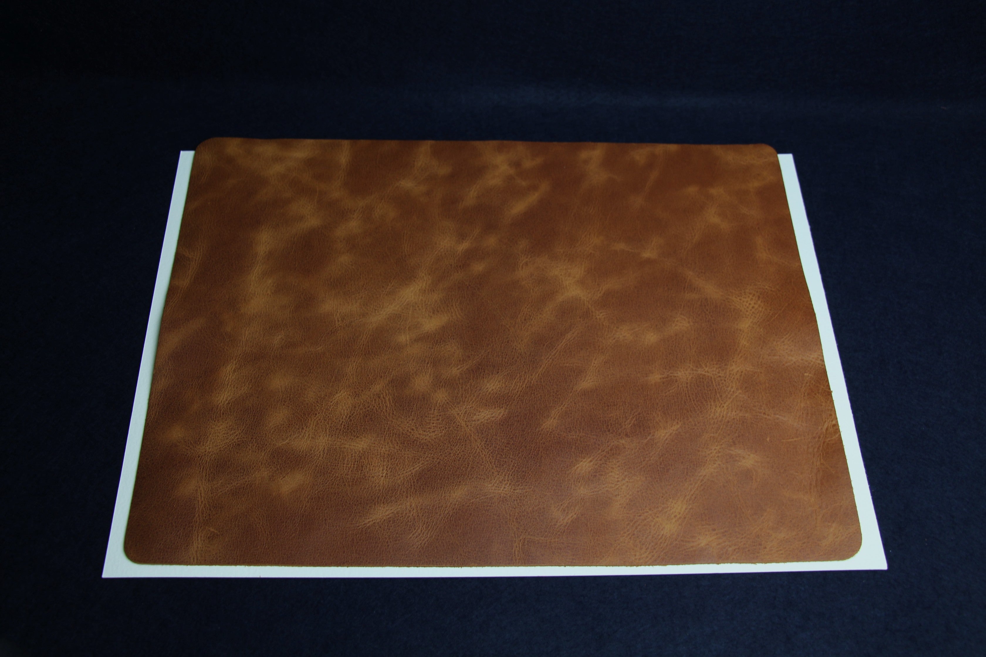Rollable crazy horse leather writing mat: 40 x 30 cm - tan