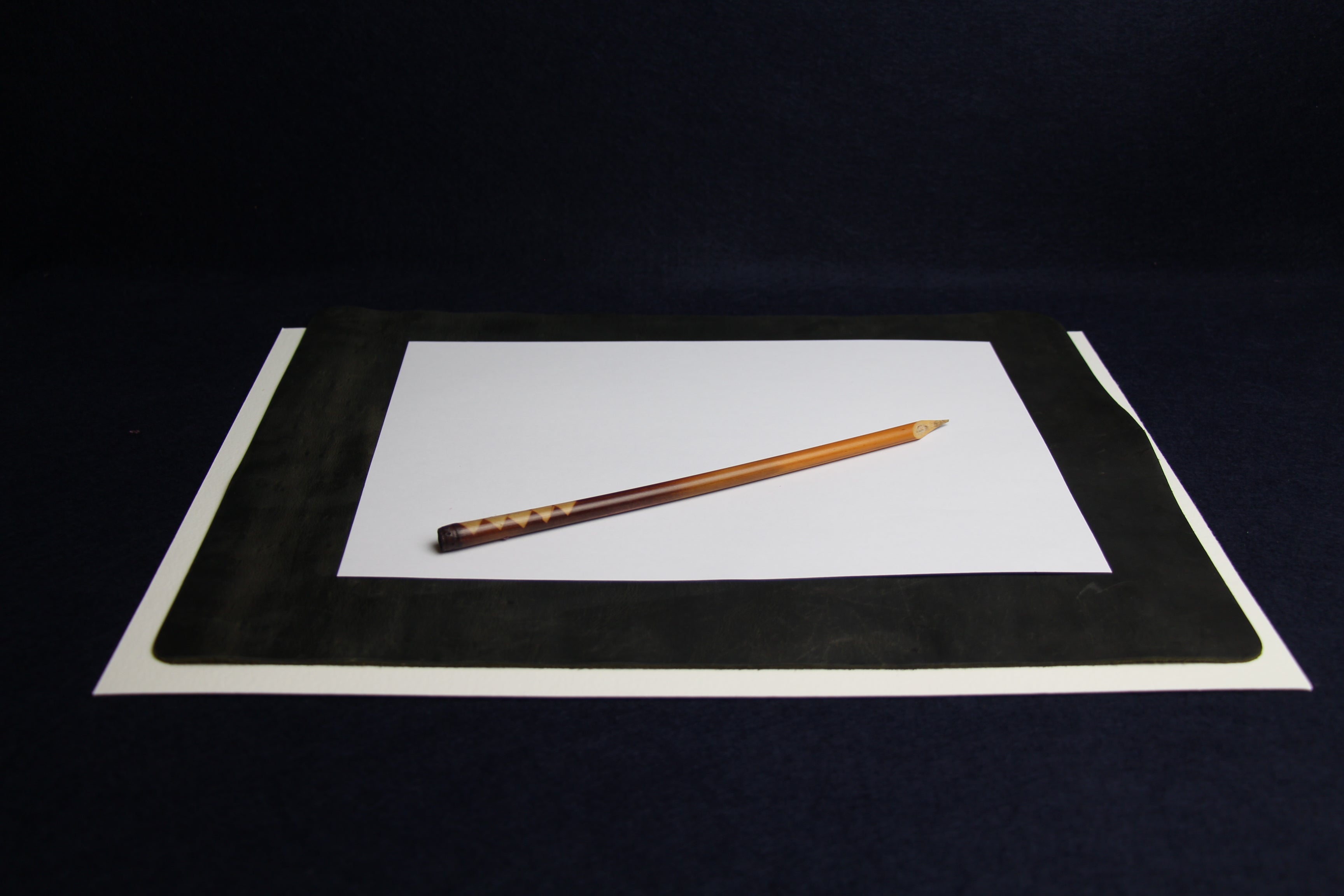 Rollable crazy horse leather writing mat: 40 x 30 cm - black