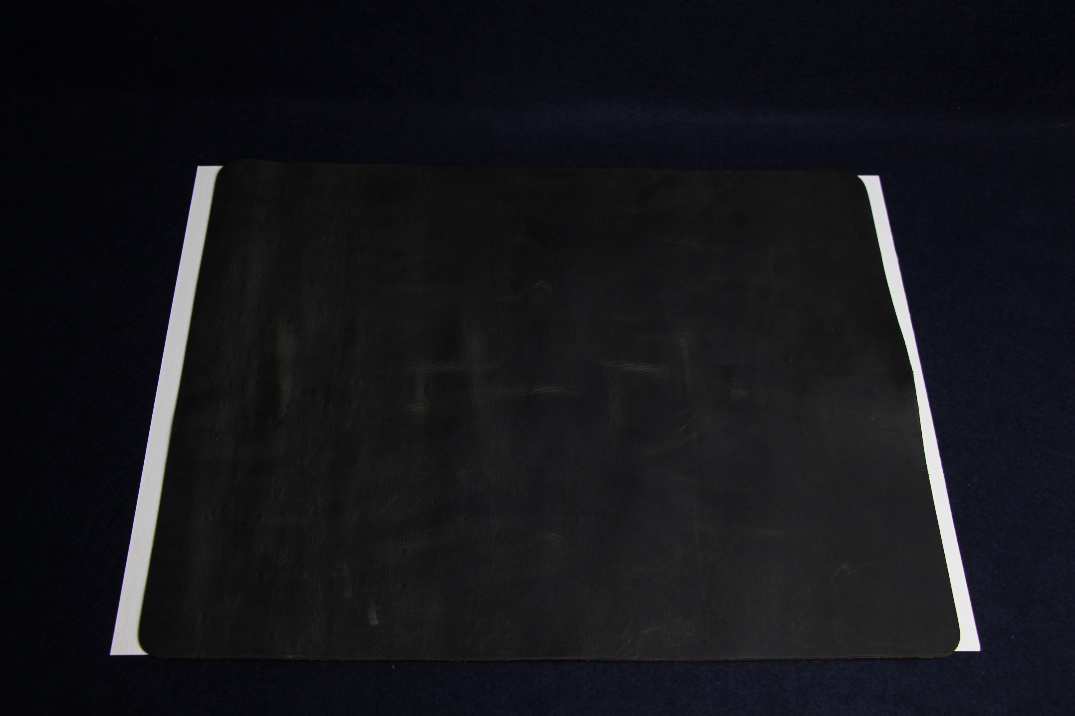 Rollable crazy horse leather writing mat: 40 x 30 cm - black