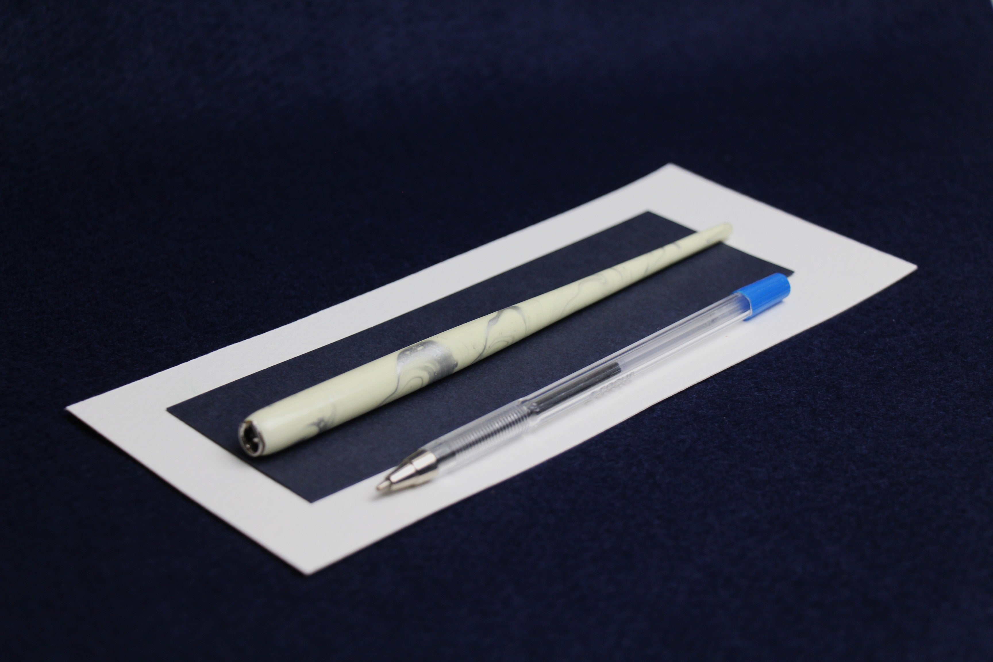 Standard nib holder - grey on cream marble