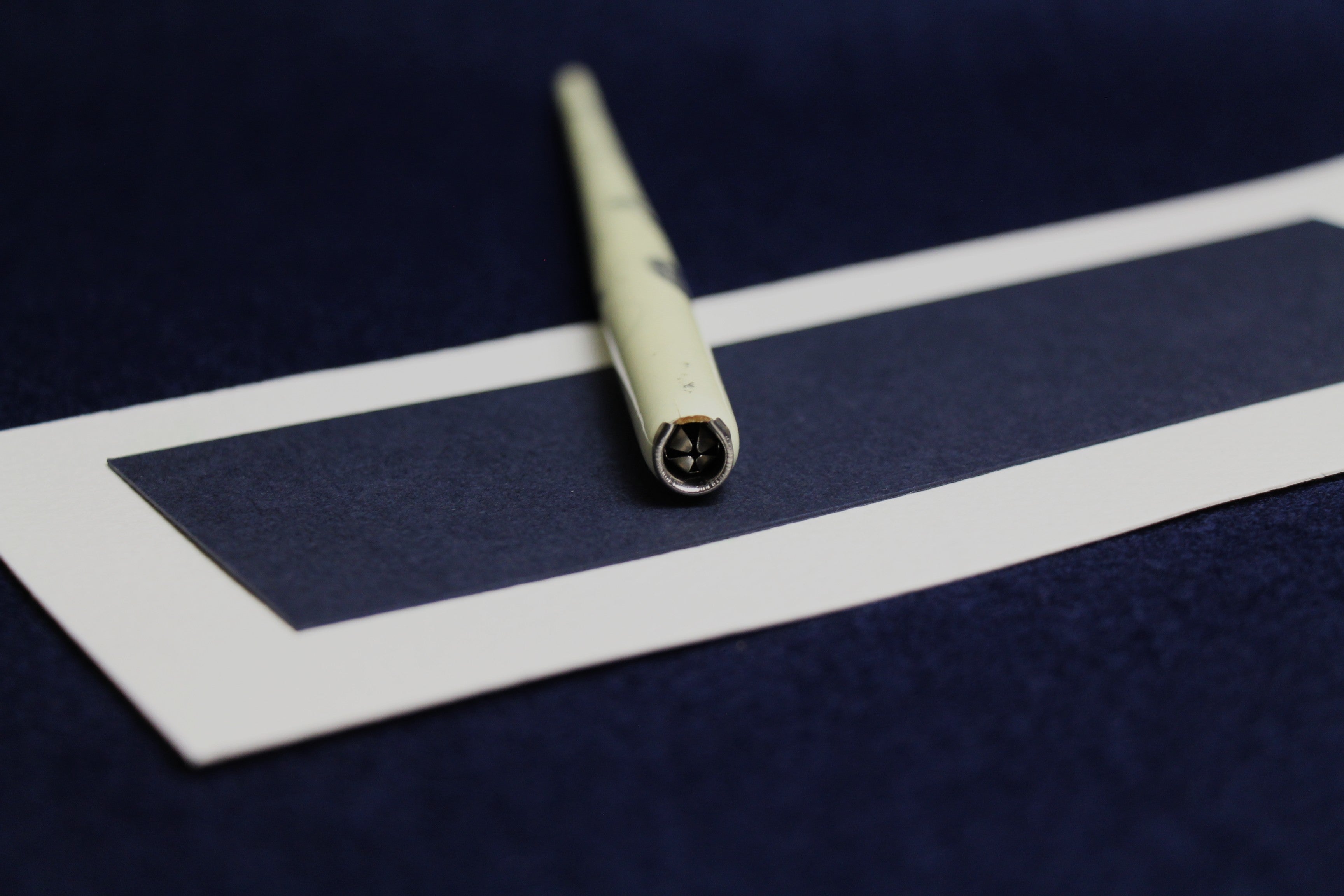 Standard nib holder - grey on cream marble