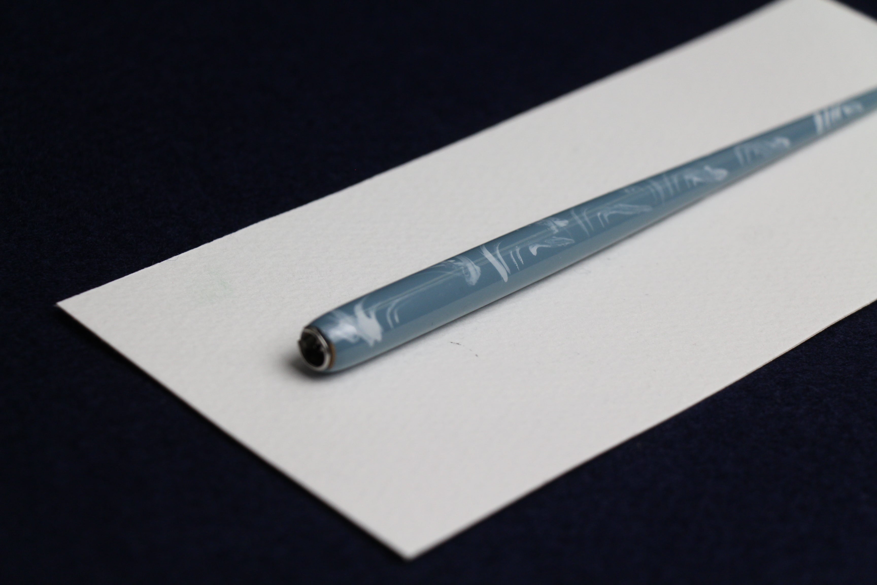 Standard nib holder - grey on dusty blue marble
