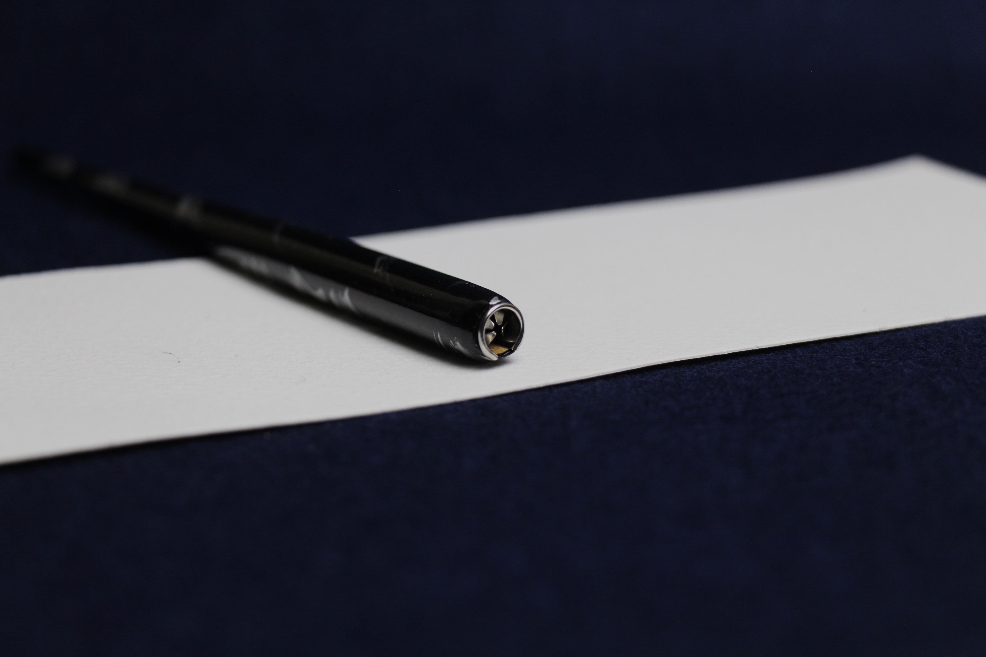 Standard nib holder - grey on black marble