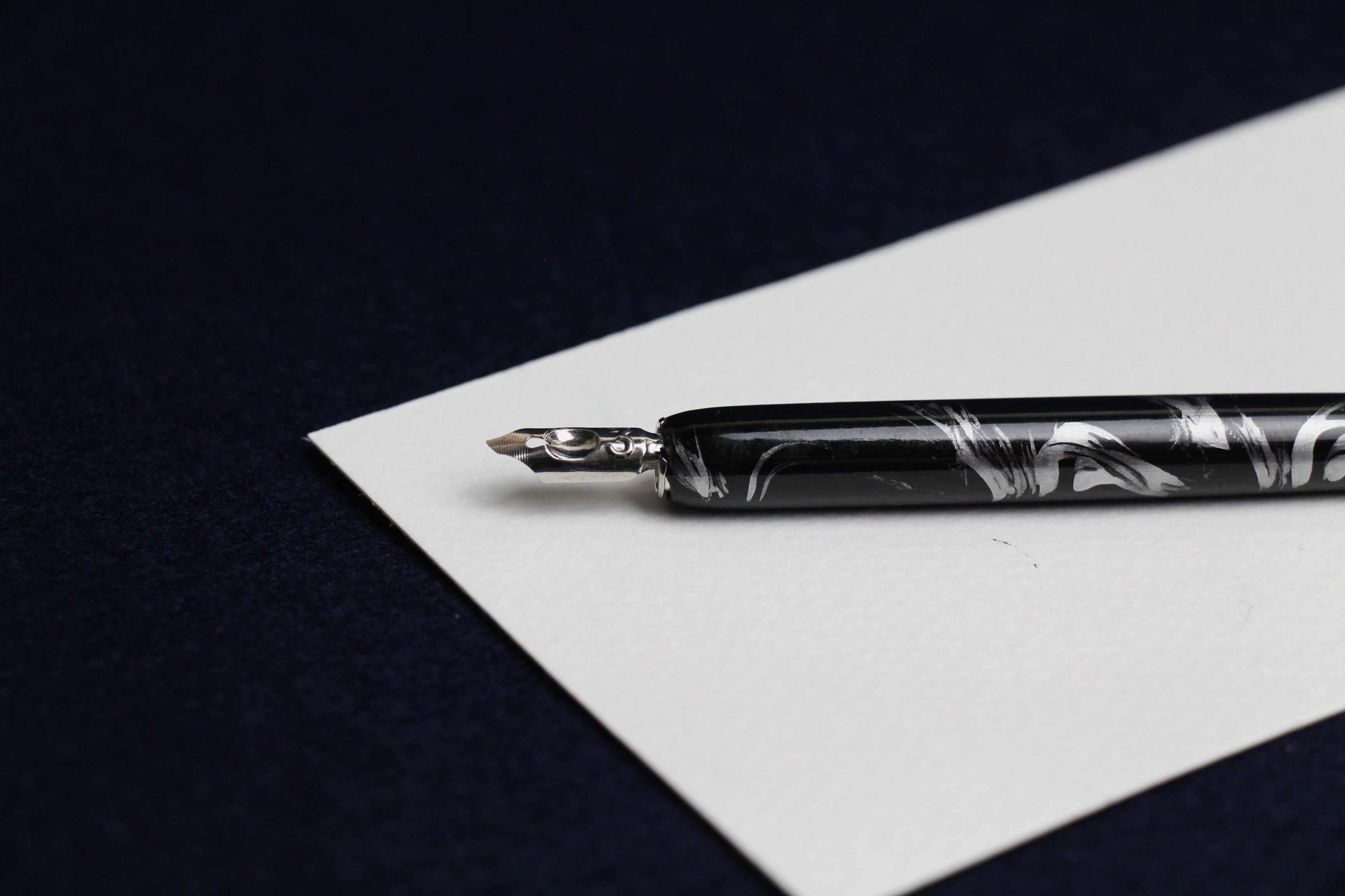 Standard nib holder - grey on black marble