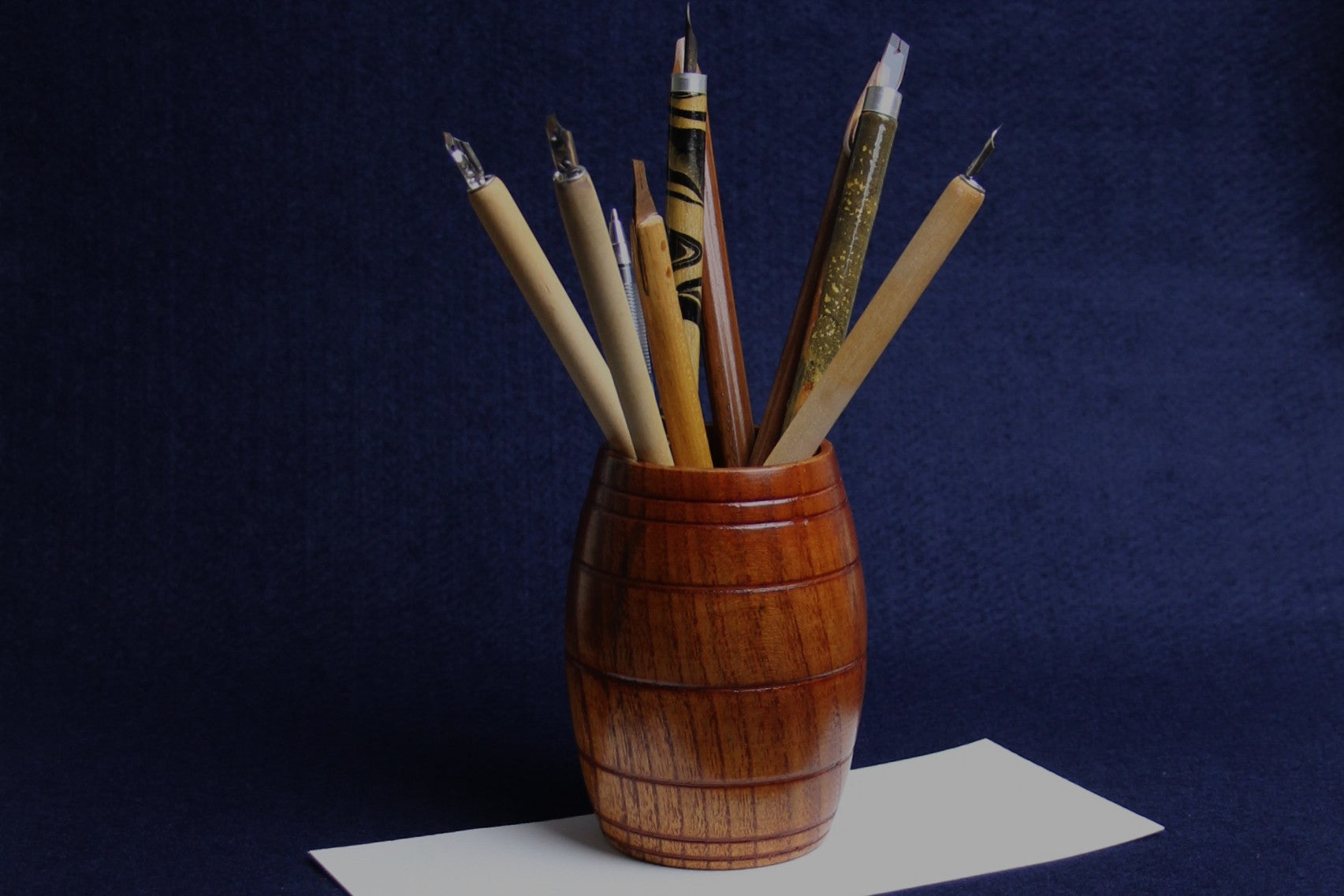 Wooden barrel pen stand for Arabic calligraphy qalam