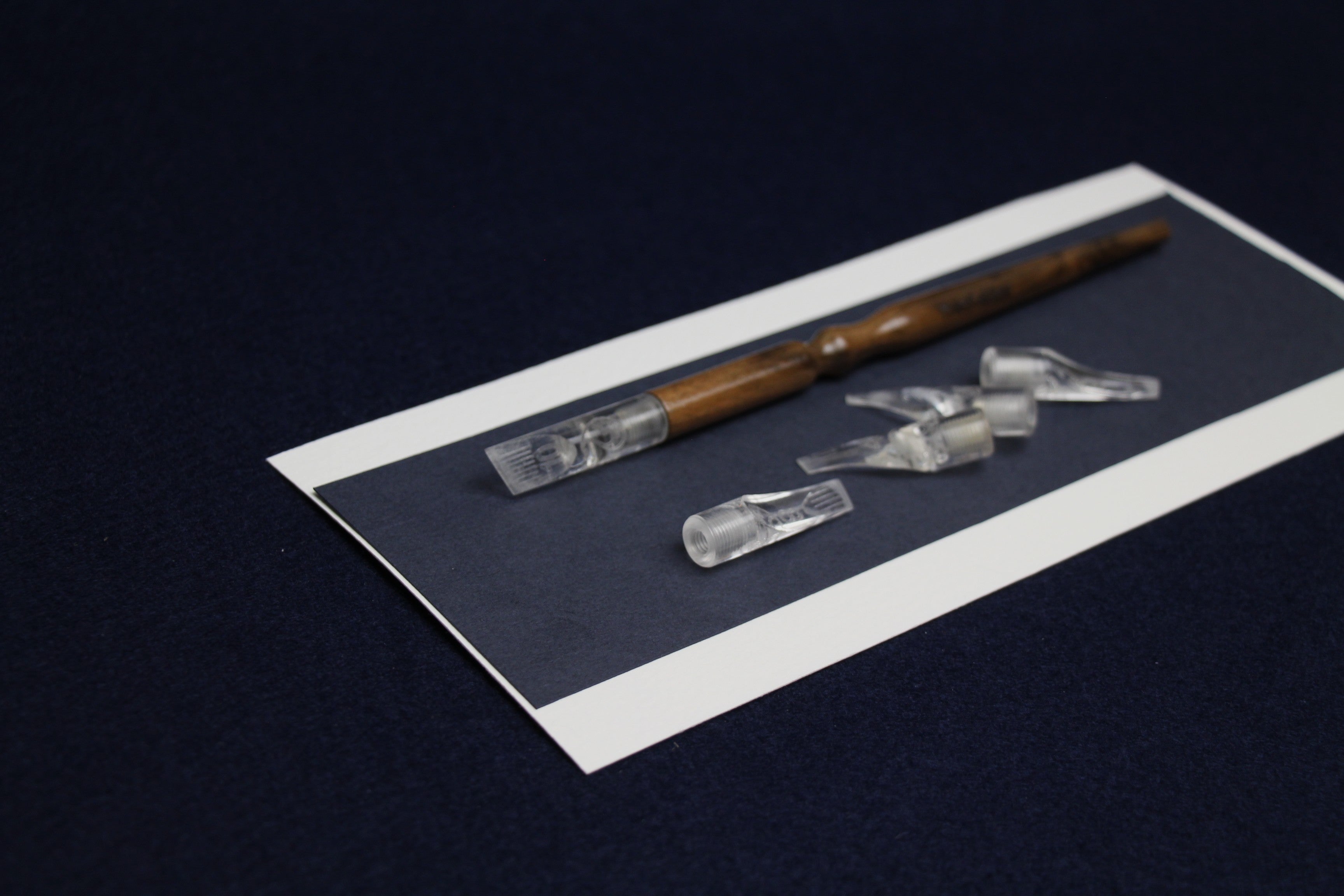 Set of 5 screw-on clear, acrylic left oblique nibs and one wooden handle for Arabic calligraphy