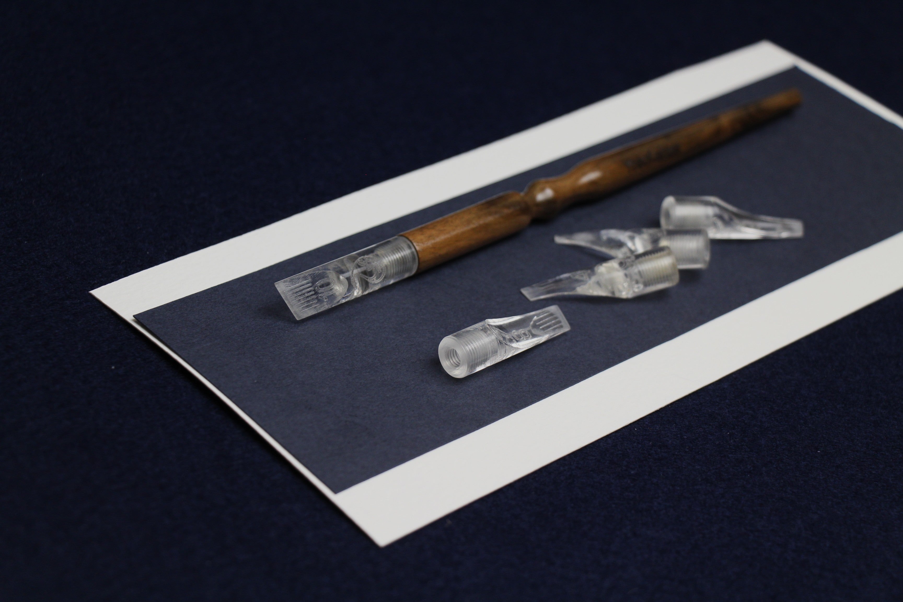 Set of 5 screw-on clear, acrylic left oblique nibs and one wooden handle for Arabic calligraphy