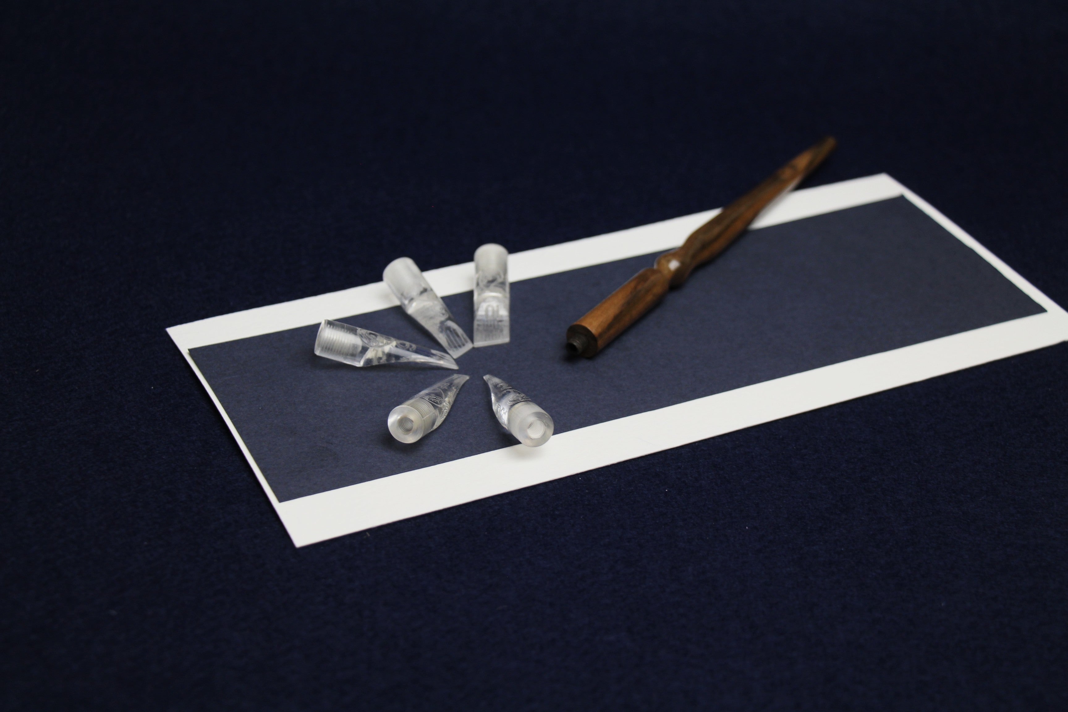 Set of 5 screw-on clear, acrylic left oblique nibs and one wooden handle for Arabic calligraphy