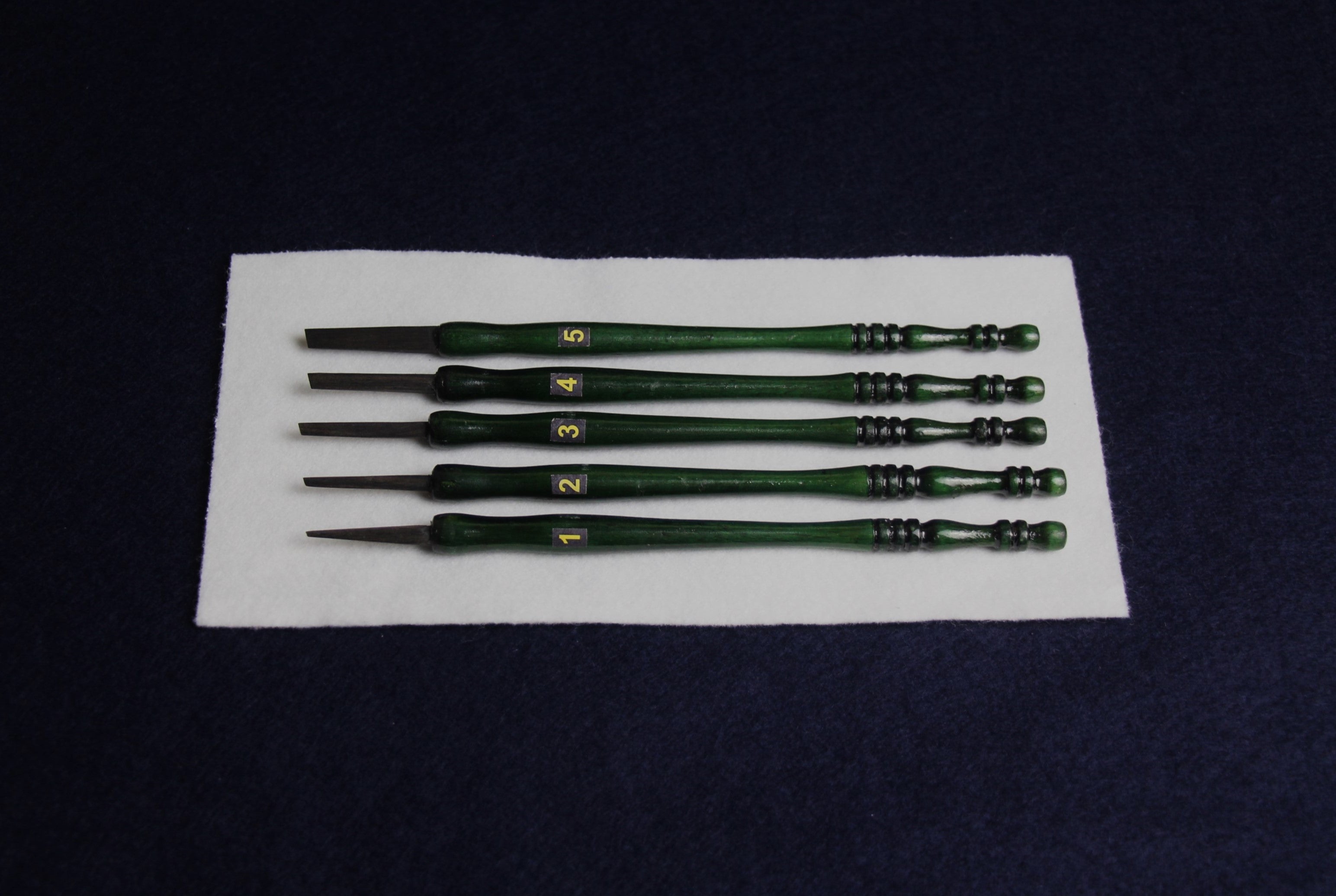 Set of 5 qalams for Arabic calligraphy with ebony nibs: 1 to 5 mm - olive green handle