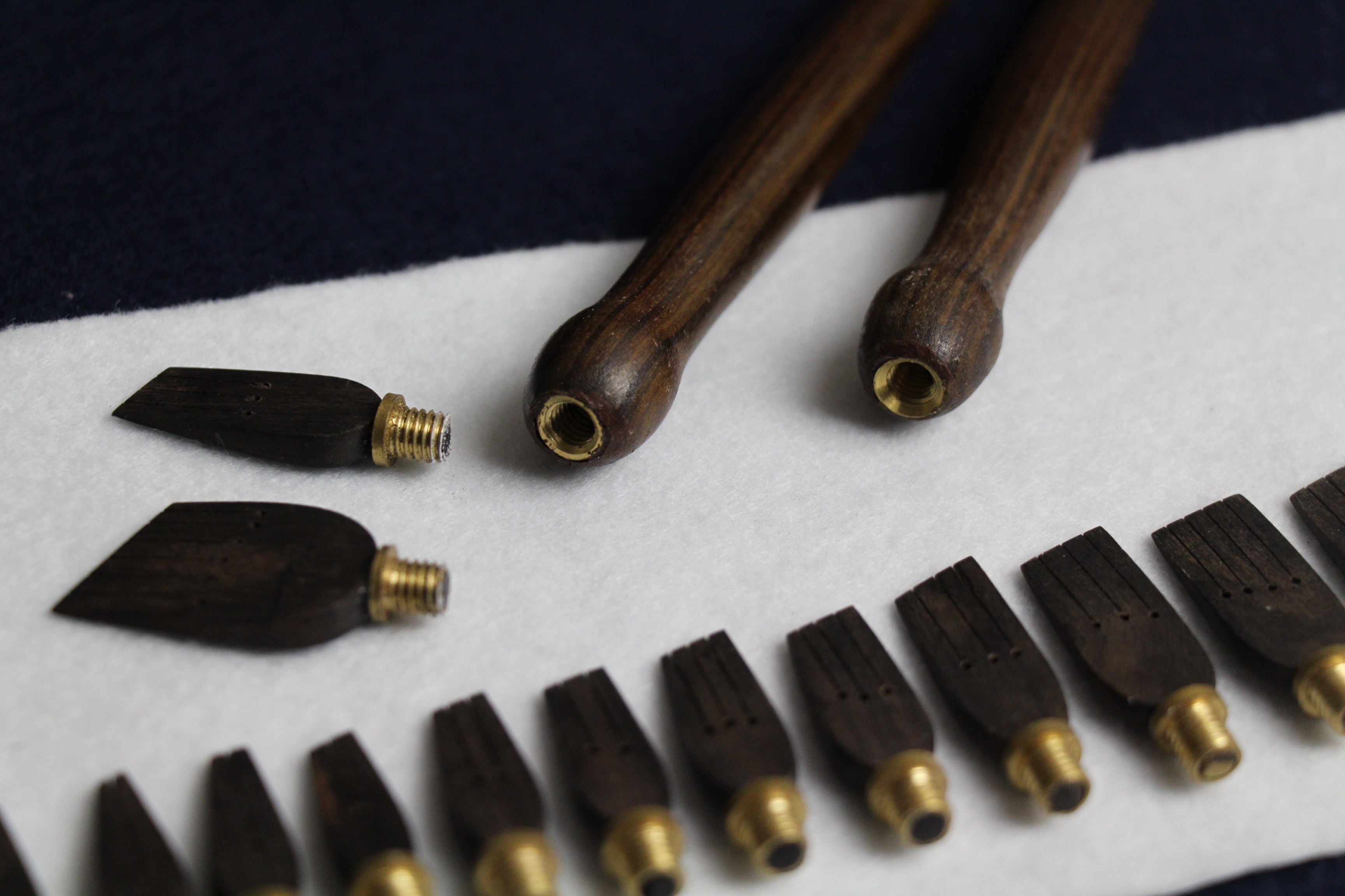 Luxury ebony set for Arabic calligraphy - 2 handles and 20 nibs (1 - 20 mm)