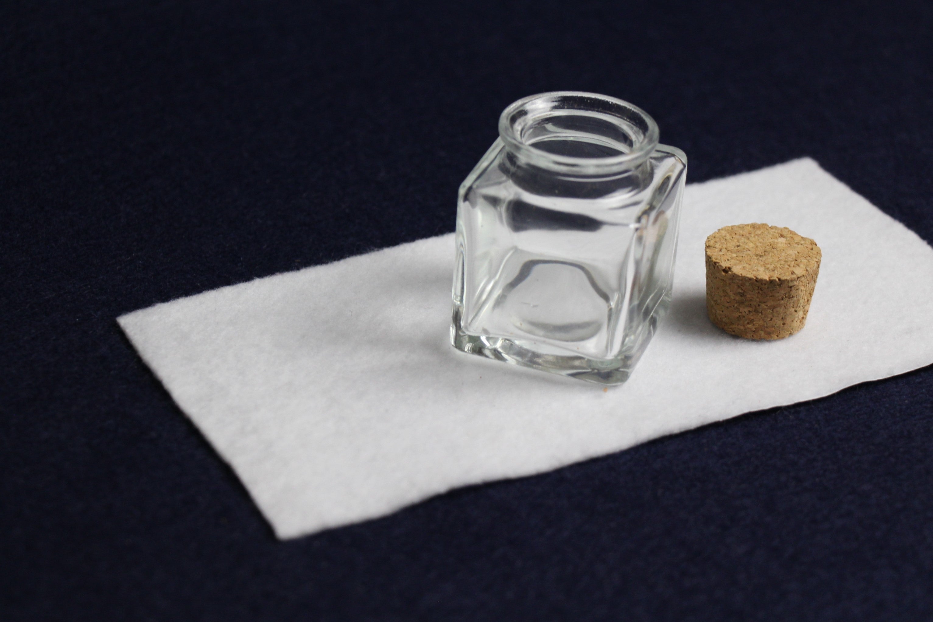 Square glass inkwell with cork stopper for Arabic calligraphy7