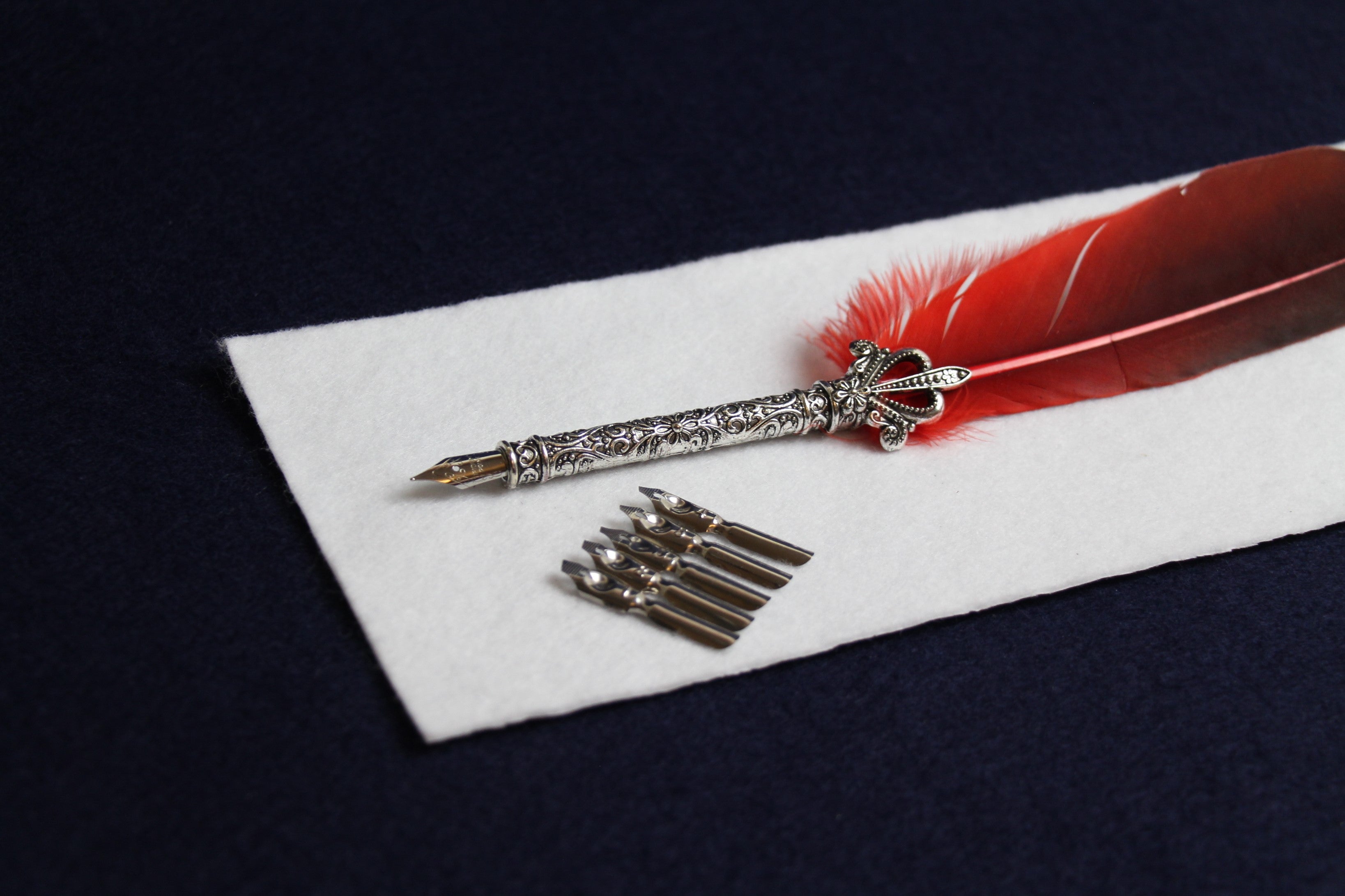 Small feather quill set for Arabic calligraphy red