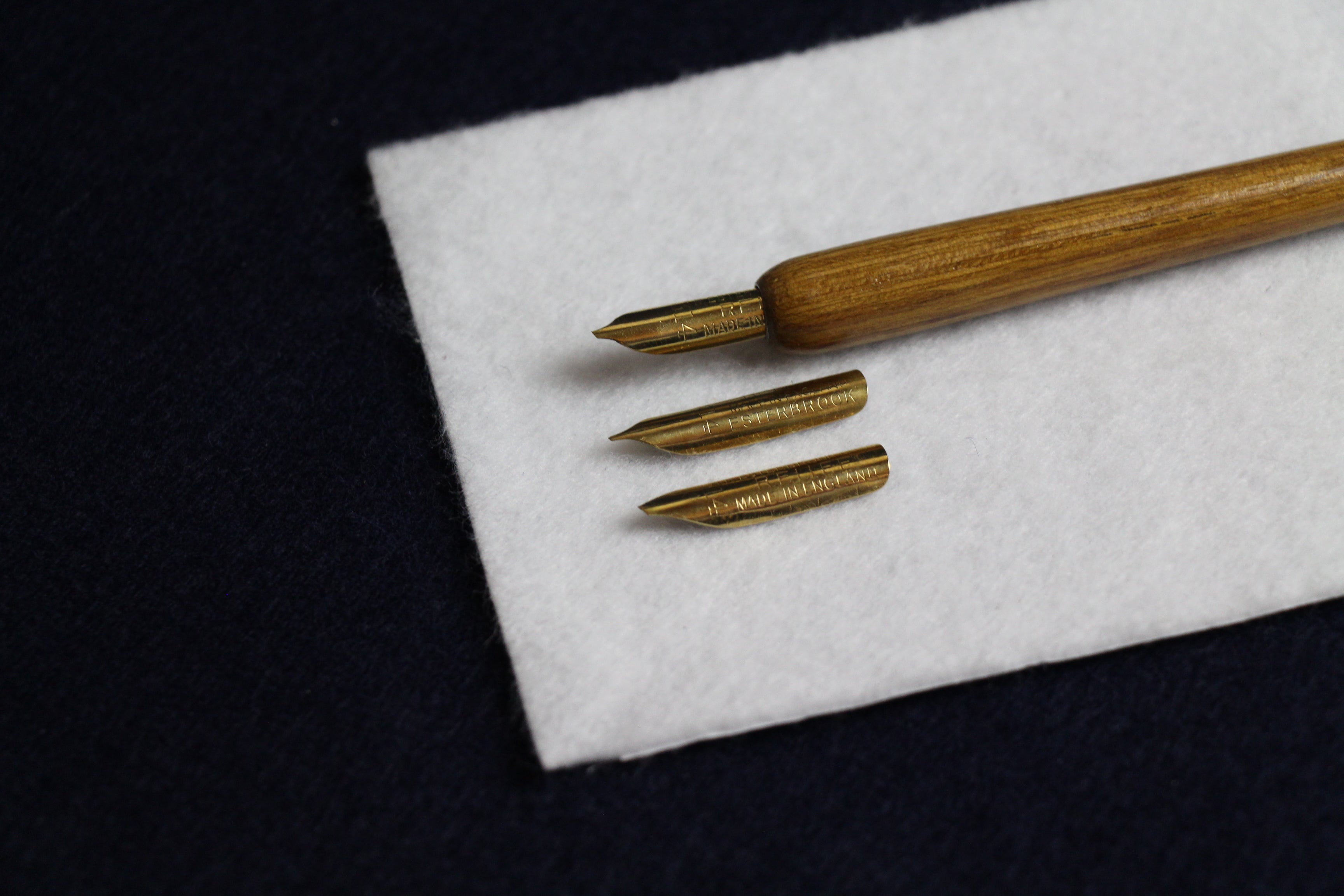 Set of 1 wooden handle and 3 brass left oblique nibs for Arabic calligraphy